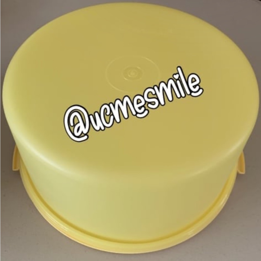 Tupperware Yellow Round Cake Keeper